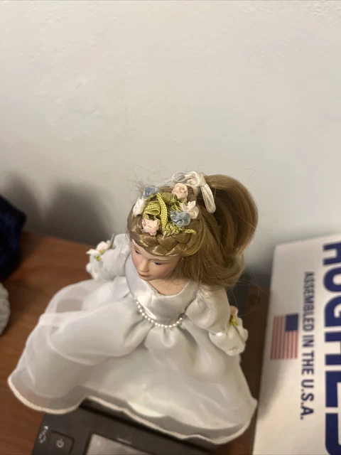Vintage 1984 Avon Fairy Tale Porcelain CINDERELLA  Doll w/Stand, 9 1/2” tall 2