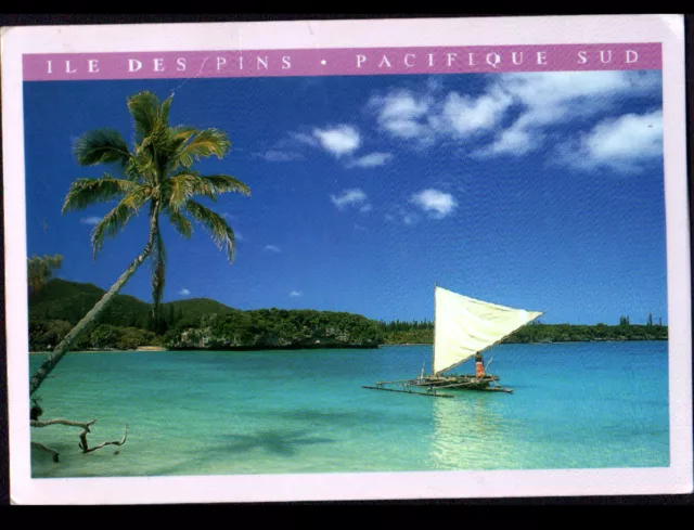 ILE DES PINS (NOUVELLE CALEDONIE) PIROGUE à VOILE en BAIE de KANUMERA