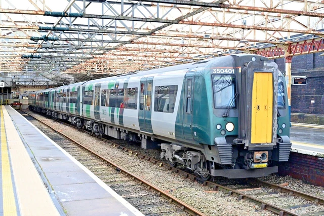 CLASS 350 NO 350401 in lnwr at crewe £1.20 - PicClick UK