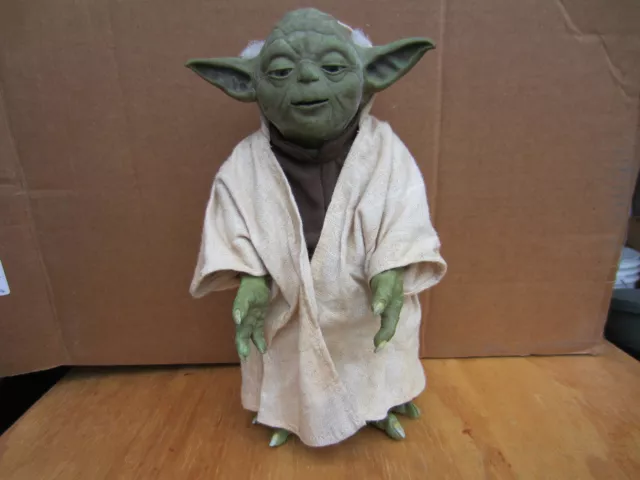 Star Wars 2005 Call Upon Yoda Phrases &Story Telling 12"Talking Action Figure