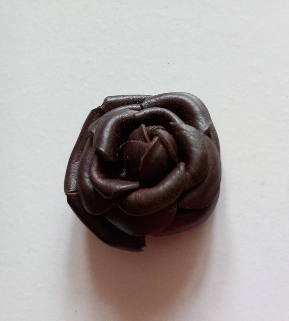 Broche Fleur Bicolore En Cuir Véritable Atoll Palme – Marron Et Blanc