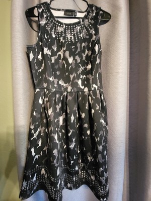 Apt 9 black and white print Empire waist dress Medium W/Pockets