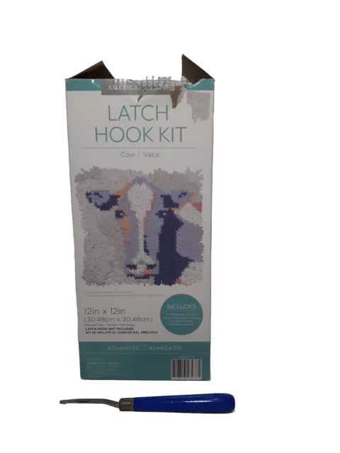 Kit de gancho de pestillo ""Vaca"" American Crafts, incluye herramienta, 12"" x 12"", caja dañada Kit de gancho de pestillo ""Vaca"" American Crafts, incluye herramienta, 12"" x 12"", caja dañada