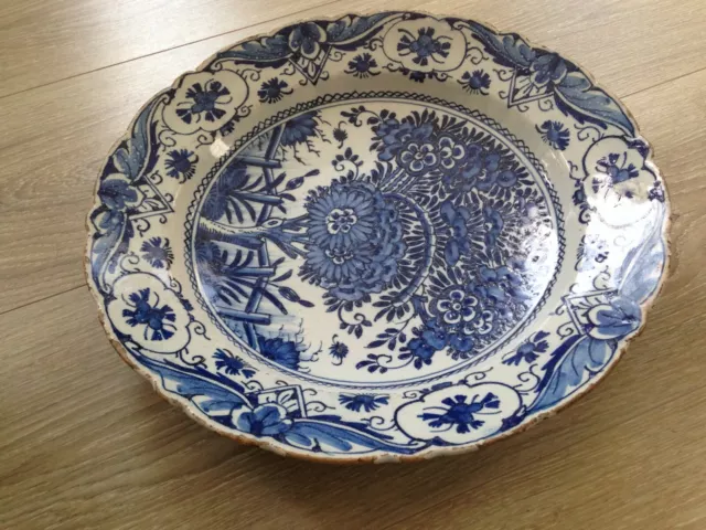 Superbe Plat en faience DELFT XVIII-XIXeme Bouquet de fleurs marque P 30cm 3