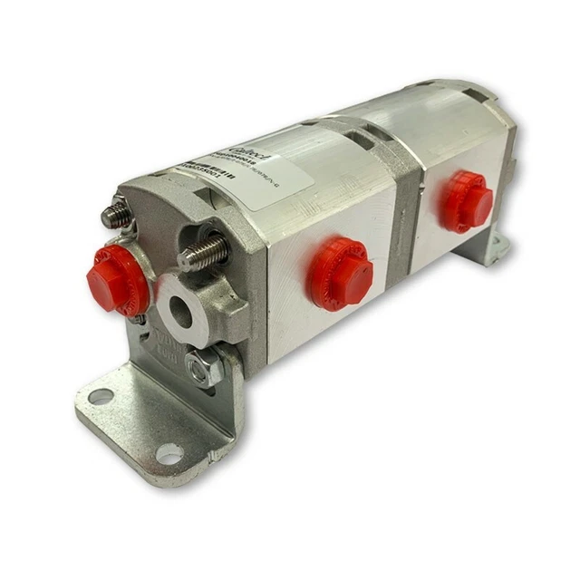 Geared Hydraulic Flow Divider 2 Way Valve, 3.7cc/Rev, without Centre Inlet