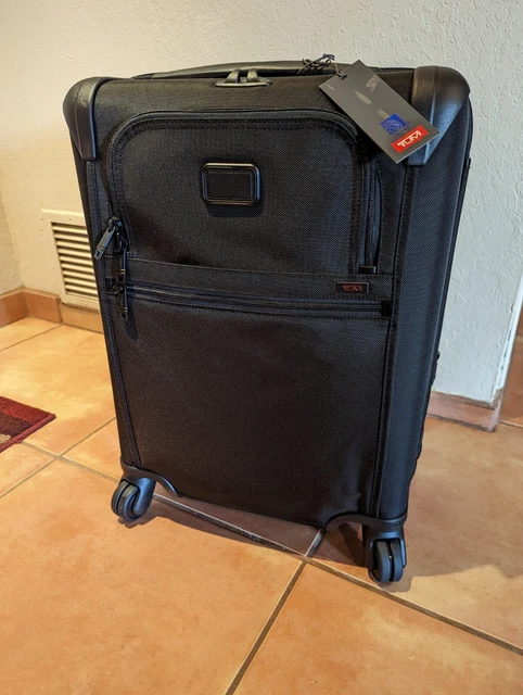 Tumi Alpha 2 4-Wheel Expandable Carry-on Suitcase - Black