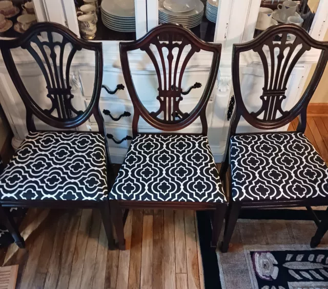 Set Of 6 Newly Refurbished Hepplewhite Chairs w- 2 Master Chairs Antique Modern