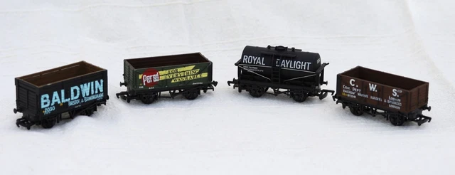 BUNDLE/MIXED RAKE OF 4 Mainline wagons 00 gauge; Unboxed Lot 1 £14.99 ...