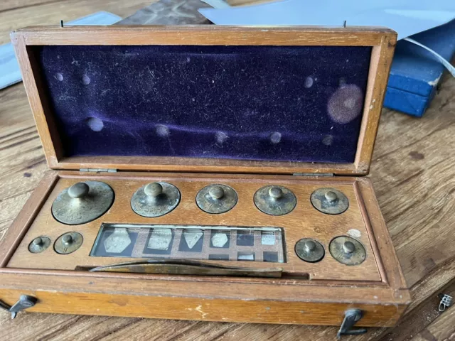 Antike Apothekergewichte Holzbox  Um 1890