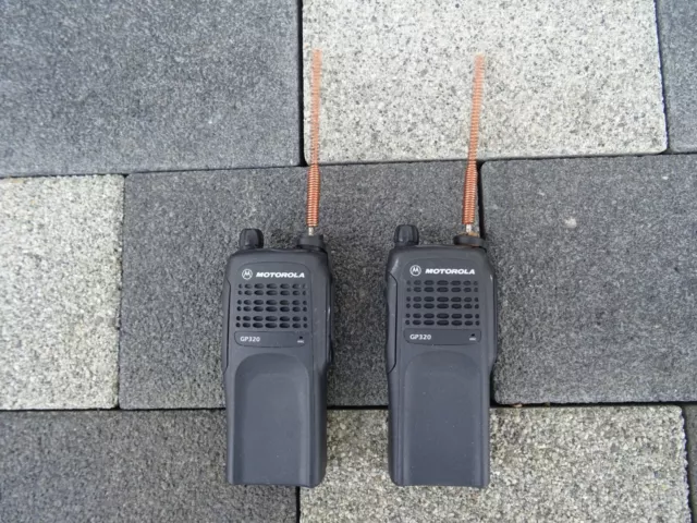 2 x MOTOROLA GP 320 Funkgeräte