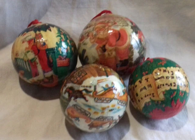 Quatre Boules De Noel Papier Mache  Pere Noel Sapin  Note De Musique Traineau