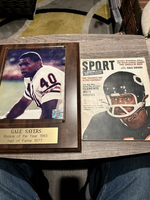 Gale Sayers Rookie of the Year 1965 Hall of Fame 1977 Wall Plaque & Magazine 66