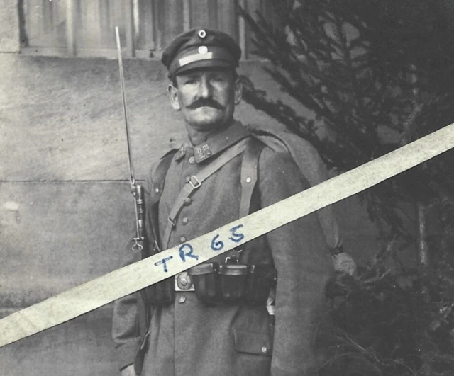I.WK Portrait Foto Landwehr - Inf. Feldgrau Russisches Beute-Gewehr + Bajonett
