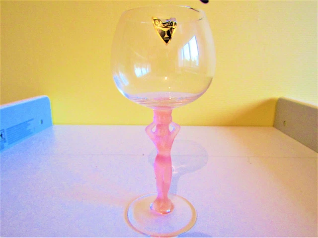 SÉRIE DE 9 VERRES À VIN MODÈLE PICADILLY DE LA CRISTALLERIE SÉRIE DE 9 VERRES À VIN MODÈLE PICADILLY DE LA CRISTALLERIE