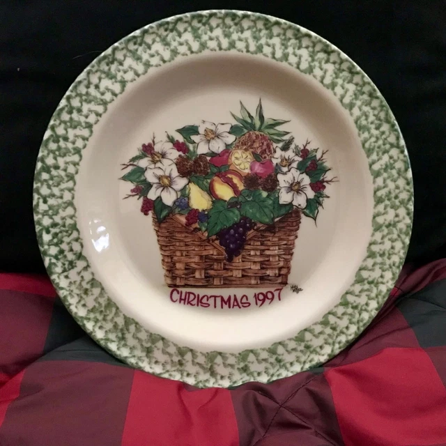Workshops of Gerald Henn  CHRISTMAS 1997 Green Spongeware POTTERY PLATE