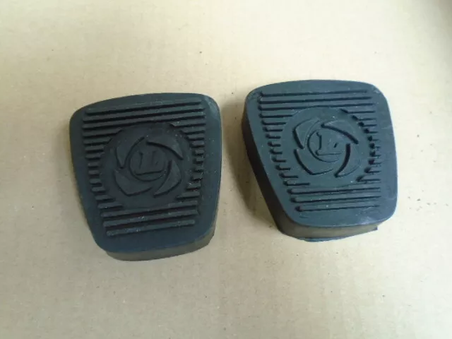 Triumph TR7 TR8 ** PEDAL RUBBERS ** Pair NEW 150881 - Brake and Clutch pedal