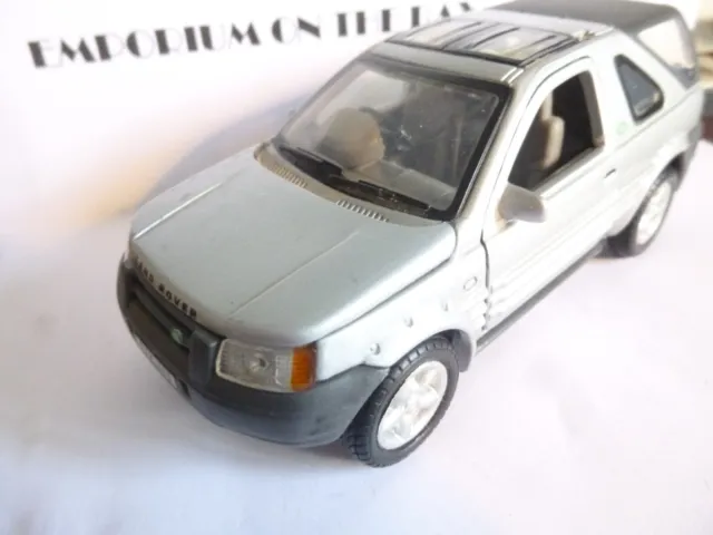 VGC LAND ROVER FREELANDER Mk1  MODEL CAR SILVER 3 DOOR SOFTBACK 1/32 SCALE SUV