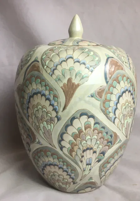 PORCELAINE DE CHINE Potiche vase pot couvert ancien decor relief