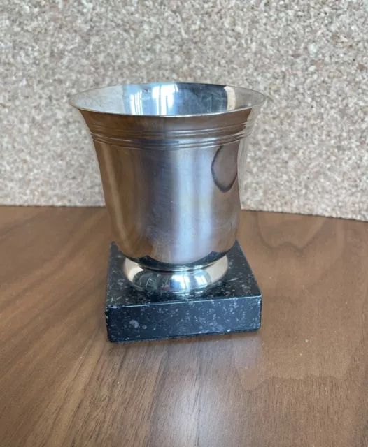 Très jolie petite coupe en métal argenté Trophée Art Déco Sport