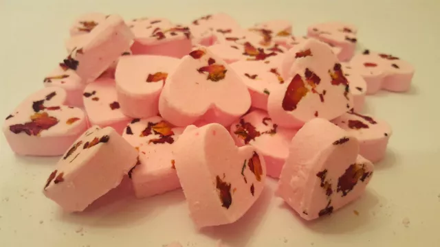 100 X mini heart shaped bath bombs with petals - lots of flavours UK made new