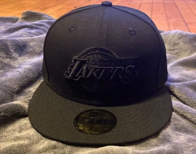 New Era Los Angeles Lakers 59FIFTY Fitted Hat Cap Triple Black Size 7 1/8
