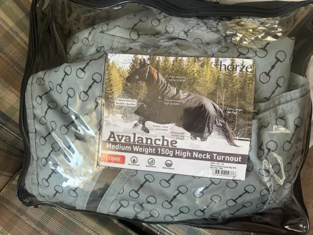 Horze Avalanche Medium High Neck Turnout  (150g Medium) 1200D