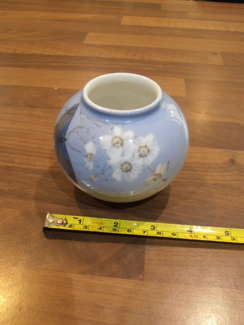 Royal Copenhagen posy Vase verziert mit Schmetterlingen & Blumen