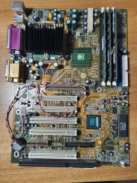 Soyo SY-7VCA Mainboard+CPU PENTIUM III 800+RAM, Floppy+ CAVI