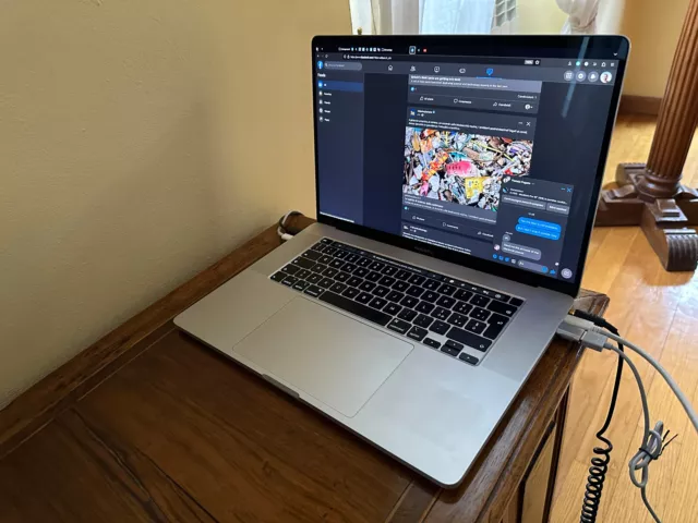 Apple MacBook Pro 16" (1TB SSD, Intel Core i9 9ª generazione, 2,40 GHz, 32GB)...