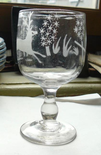 VERRE à Eau XIXé Gravés à l'acide d'un CERF et d'Arbres de NOËL