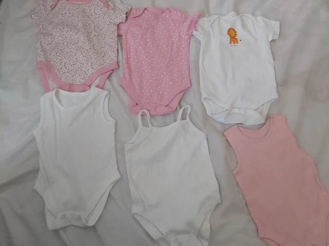 Enorme pacchetto di vestiti per bambine 9-12 mesi 40 articoli inc SUCCESSIVO, converse #1 8