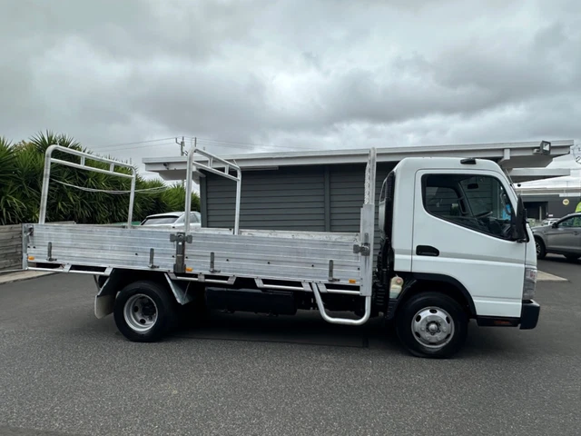 2010 Mitsubishi Fuso canter 3.5ton Tray 2