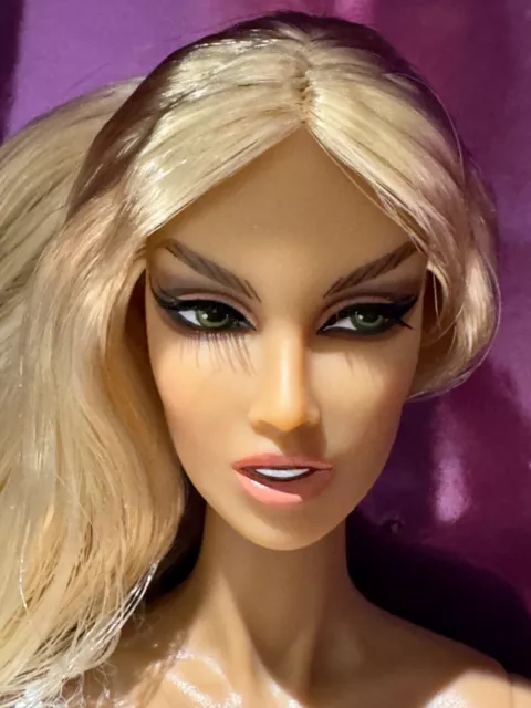 Integrität Spielzeuge Mode Königlichkeit Nu Gesicht Miami Glam Kesenia 12" Puppe Nackt