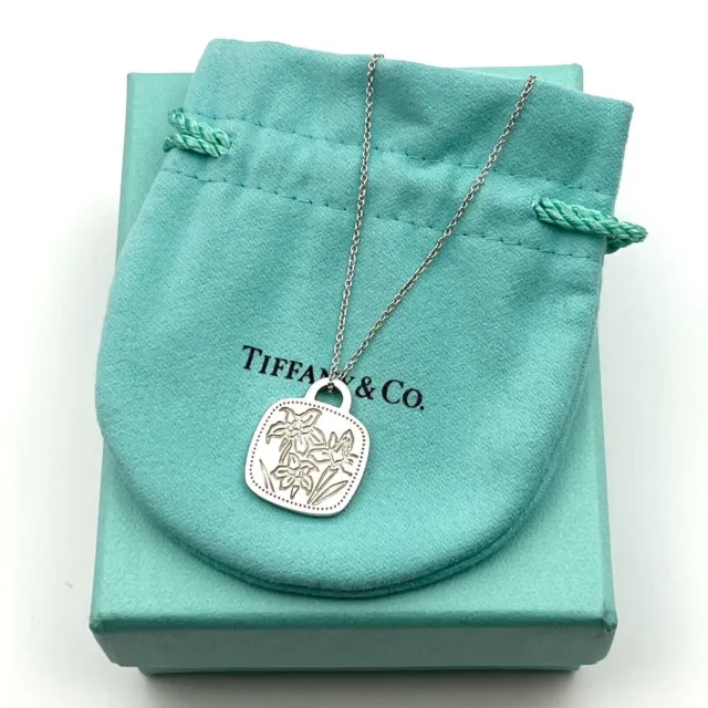 Tiffany & Co. Silberne Halskette mit Schablonen-Blumenanhänger, 16 Zoll,...