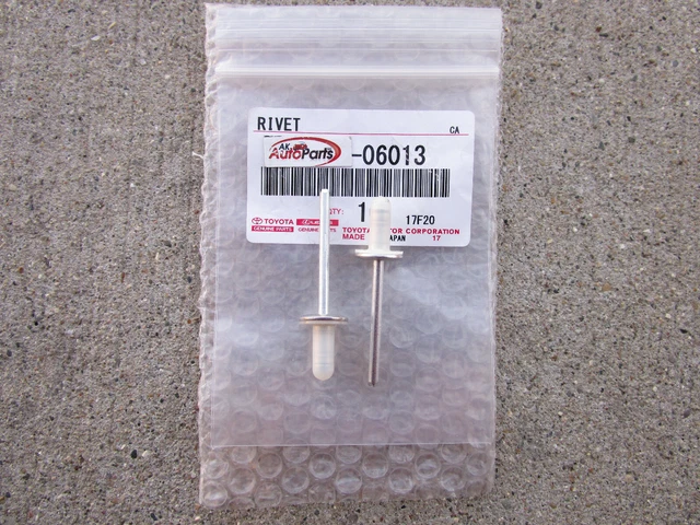 Fits:00 - 05 Toyota Mr2 Spyder Fuel Door Cover Retainer Rivet Clip Qty 2 Oem New