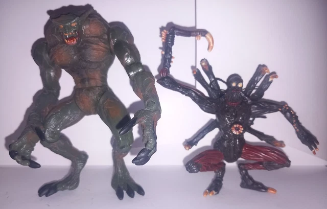 RESIDENT EVIL HUNTER & Chimera Vintage 1998 Toybiz Biohazard