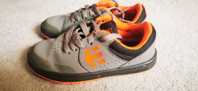 Etnies Marana Grey Black Orange Kids Skate Shoes US11k/UK10k/EU28 rrp$90