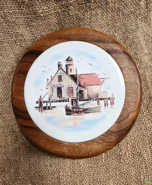 De colección. House of Myrtlewood Coos Bay o Cabaña de peces faro de madera de cerámica