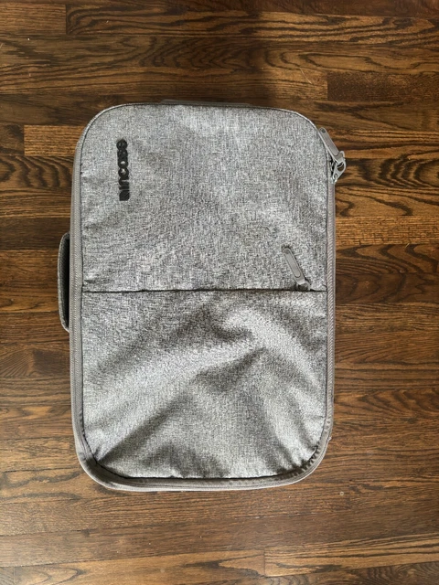 INCASE Eo Travel Roller Luggage 22” Upright Expandable Wheeled Carry On Suitcase
