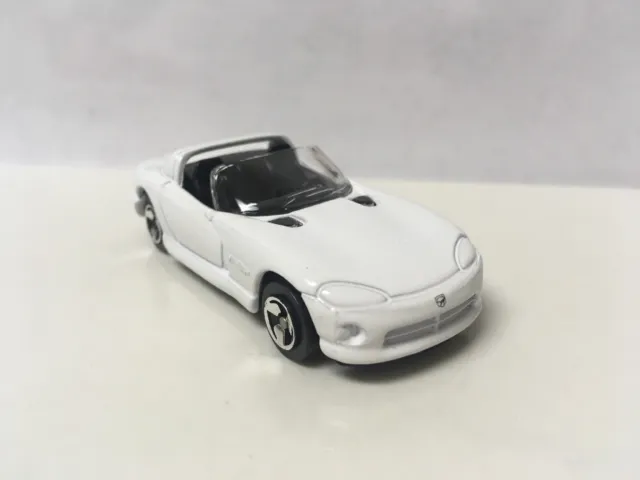 1997 97 Dodge Viper RT/10 Collectible 1/64 Scale Diecast Diorama Model