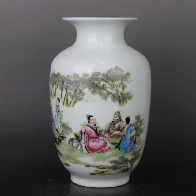 Chinese Famille Rose Porcelain Qing Qianlong Figure Painting Vase 9.0 inch 冬瓜瓶