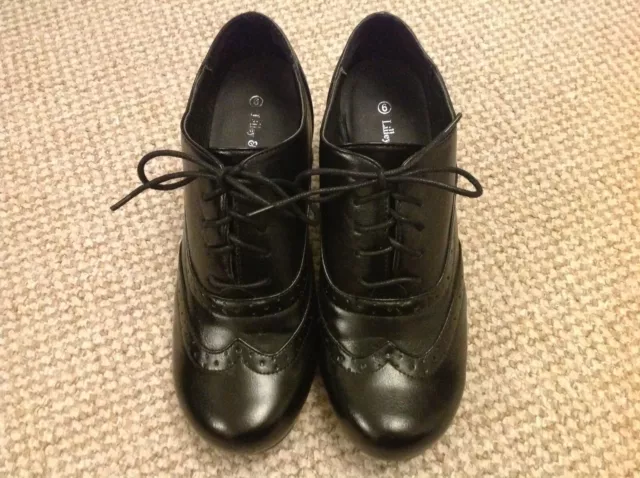 Ladies Black Lace-Up Brogue Style Shoes Size 6