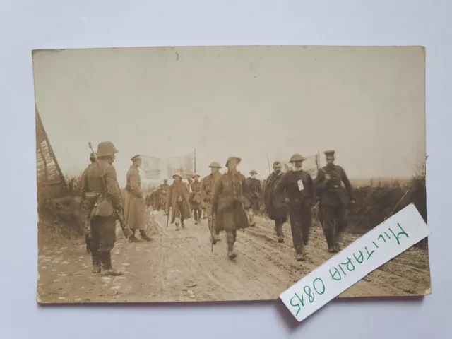 Top Foto 1917  Gefangene POW Engländer nach Schlacht bei gillemont ferme