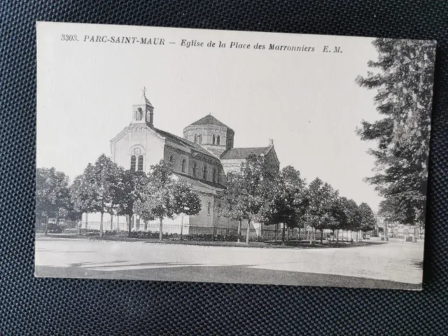 CPA 94 Parc Saint Maur - Eglise de la Place des Marronniers