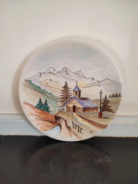 ASSIETTE DECORATIVE ANCIENNE EN BOIS SCULPTÉE DECOR CHALET MONTAGNE DE 18 CM