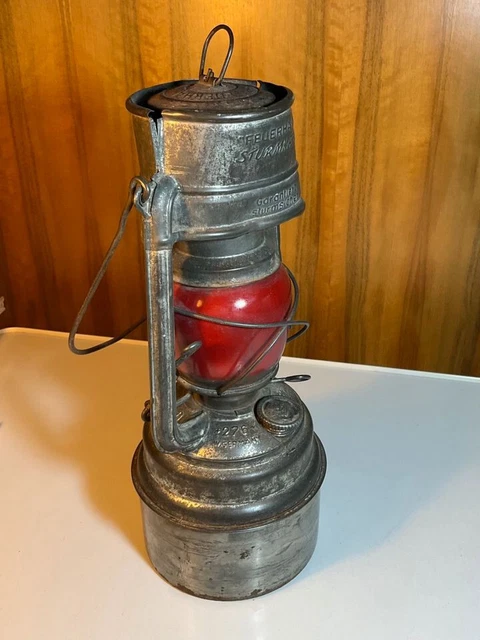 Lanterne Allemande Feuerhand Baby 276 - Ancien Modèle Militaire En Verre Rouge
