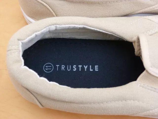 Trustyle Men's/Women's Beige Slip-On Canvas Shoes Size 11 Round Toe 2