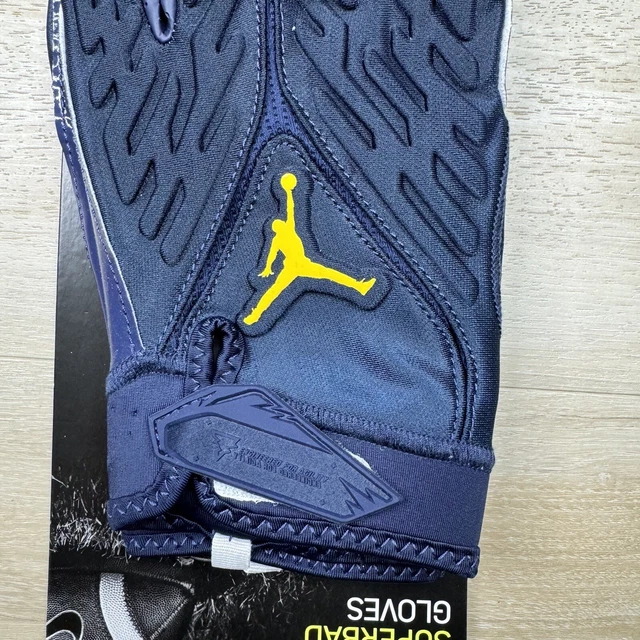 NIKE JORDAN SUPERBAD NCAA Michigan Wolverines Football Gloves DX5190