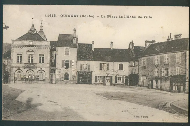 Cpa - QUINGEY (Doubs) - La Place de l'Hôtel de Ville - non écrite -