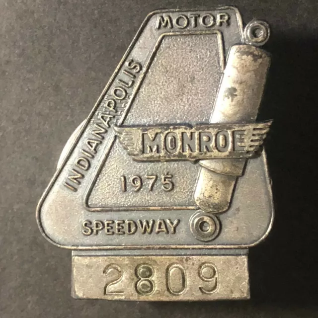 Indy / Indianapolis 500 IMS Motor Speedway 1975 Silver Pit Badge #2809